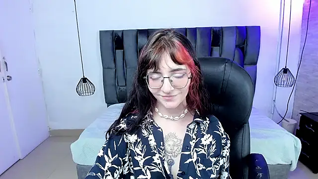 Snapshot of AfroditaLeclair chatting on 10, 11, 2025 AfroditaLeclair online show from 10, 11, 2025