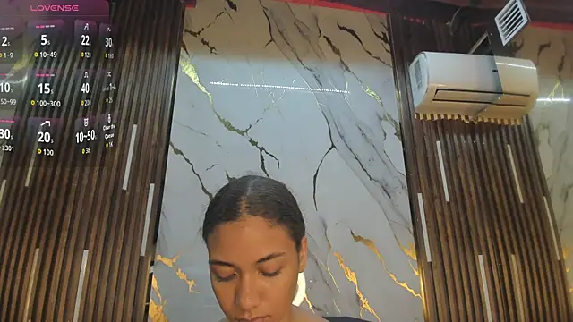 Snapshot of VictoriaDuart chatting on 7, 5, 2026 VictoriaDuart online show from 7, 5, 2026