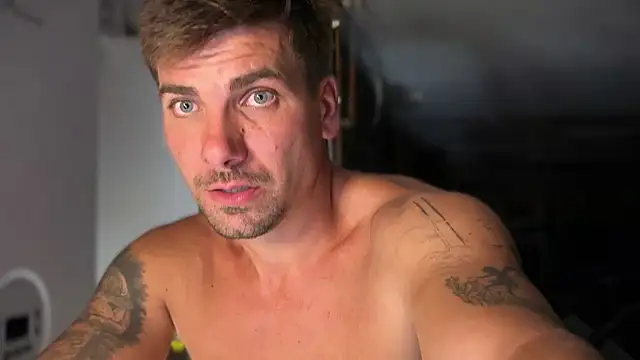 Snapshot of str8boyx chatting on 3, 8, 2026 str8boyx online show from 3, 8, 2026