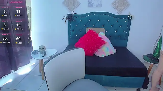 Snapshot of IamBunny_f_w chatting on 27, 10, 2025 IamBunny f w online show from 27, 10, 2025