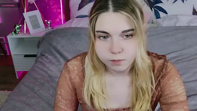 Evie Vall online show from 5, 12, 2025