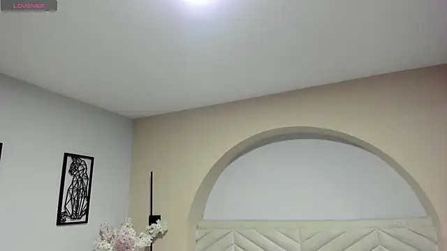 Mila Hank  online show from 14, 4, 2026