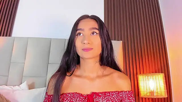 Snapshot of Nicolqueen_ chatting on 8, 5, 2026 Nicolqueen online show from 8, 5, 2026