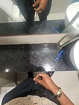 Snapshot of Gamecoc chatting on 28, 10, 2025 Gamecoc online show from 28, 10, 2025