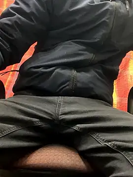 Snapshot of bmwe71 chatting on 7, 1, 2026 bmwe71 online show from 7, 1, 2026