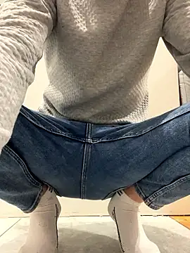 Snapshot of bmwe71 chatting on 17, 1, 2026 bmwe71 online show from 17, 1, 2026