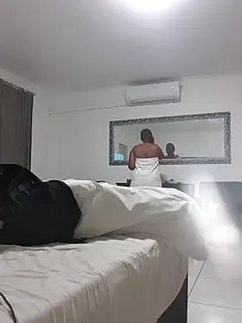 Snapshot of trickyOne chatting on 5, 11, 2025 trickyOne online show from 5, 11, 2025