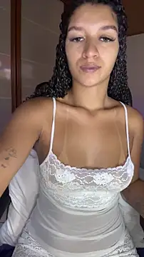 Snapshot of larajuli chatting on 26, 4, 2026 larajuli online show from 26, 4, 2026