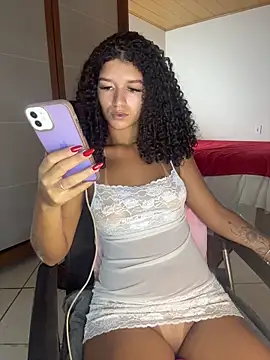 Snapshot of larajuli chatting on 7, 5, 2026 larajuli online show from 7, 5, 2026
