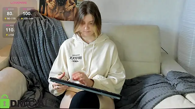 Agnes Passero online show from 18, 9, 2025