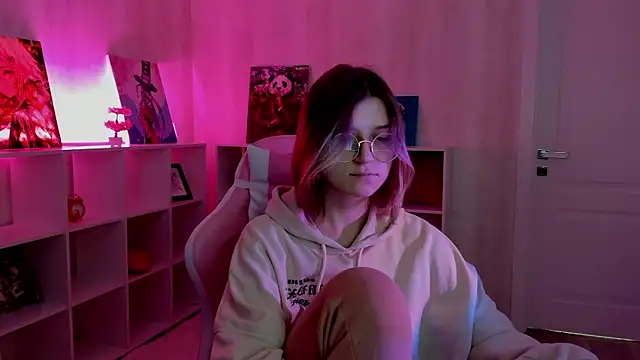 Agnes Passero online show from 30, 9, 2025