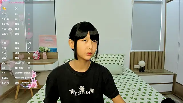 Snapshot of gabby_little chatting on 8, 7, 2026 gabby little online show from 8, 7, 2026