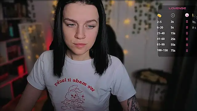 Snapshot of raspberry__girl_ chatting on 4, 10, 2025 raspberry  girl  online show from 4, 10, 2025