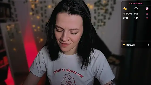 Snapshot of raspberry__girl_ chatting on 8, 10, 2025 raspberry  girl  online show from 8, 10, 2025
