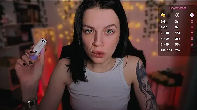 Snapshot of raspberry__girl_ chatting on 9, 10, 2025 raspberry  girl  online show from 9, 10, 2025