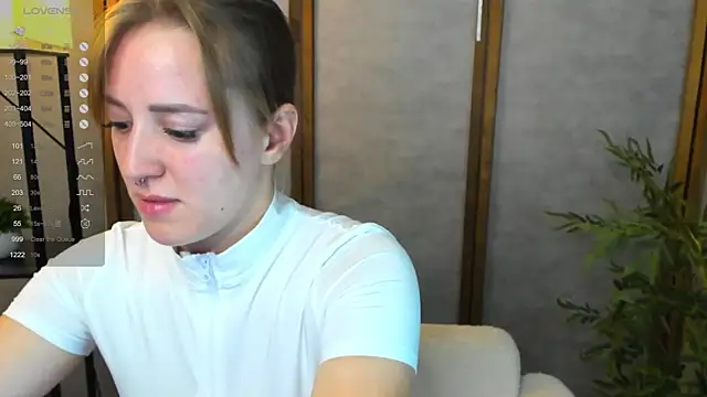 Snapshot of Alice_Cire chatting on 13, 10, 2025 Alice Cire online show from 13, 10, 2025