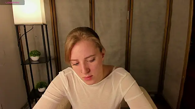 Snapshot of Alice_Cire chatting on 17, 11, 2025 Alice Cire online show from 17, 11, 2025