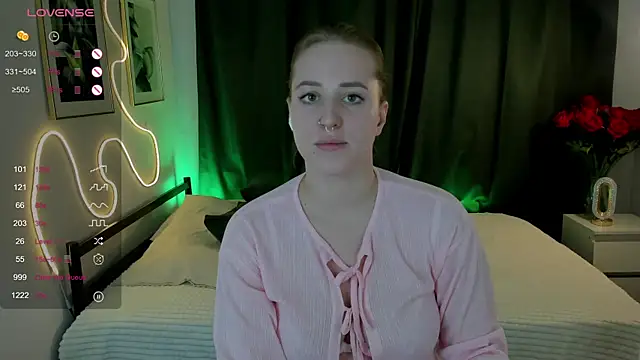 Snapshot of Alice_Cire chatting on 22, 11, 2025 Alice Cire online show from 22, 11, 2025