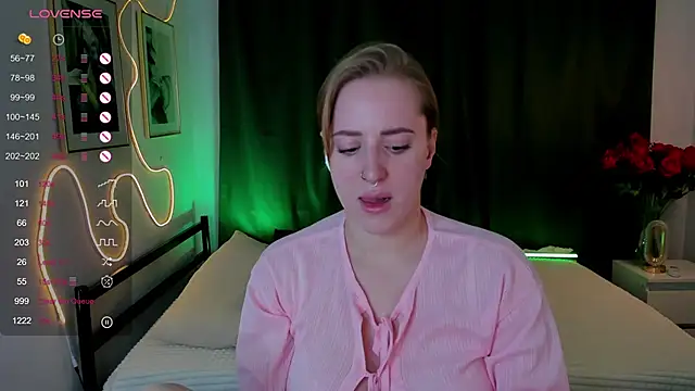 Snapshot of Alice_Cire chatting on 3, 12, 2025 Alice Cire online show from 3, 12, 2025