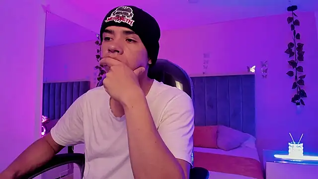 Muscle Scott online show from 12, 11, 2025