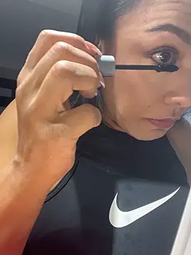 Snapshot of TiffanyyLam chatting on 12, 9, 2025 TiffanyyLam online show from 12, 9, 2025