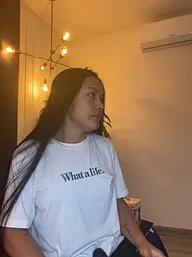 Snapshot of TiffanyyLam chatting on 21, 9, 2025 TiffanyyLam online show from 21, 9, 2025