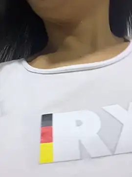 Snapshot of TiffanyyLam chatting on 7, 10, 2025 TiffanyyLam online show from 7, 10, 2025