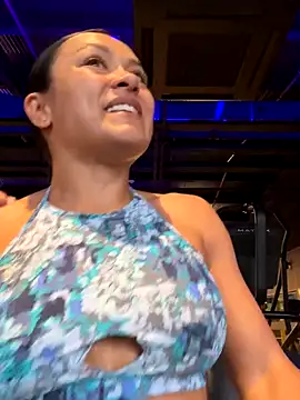 Snapshot of TiffanyyLam chatting on 20, 10, 2025 TiffanyyLam online show from 20, 10, 2025