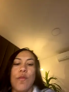 Snapshot of TiffanyyLam chatting on 29, 10, 2025 TiffanyyLam online show from 29, 10, 2025