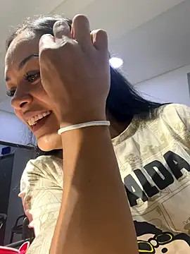 Snapshot of TiffanyyLam chatting on 1, 11, 2025 TiffanyyLam online show from 1, 11, 2025