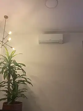 Snapshot of TiffanyyLam chatting on 2, 11, 2025 TiffanyyLam online show from 2, 11, 2025