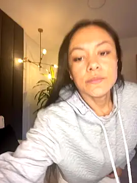 Snapshot of TiffanyyLam chatting on 8, 11, 2025 TiffanyyLam online show from 8, 11, 2025