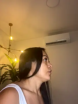 Snapshot of TiffanyyLam chatting on 16, 12, 2025 TiffanyyLam online show from 16, 12, 2025