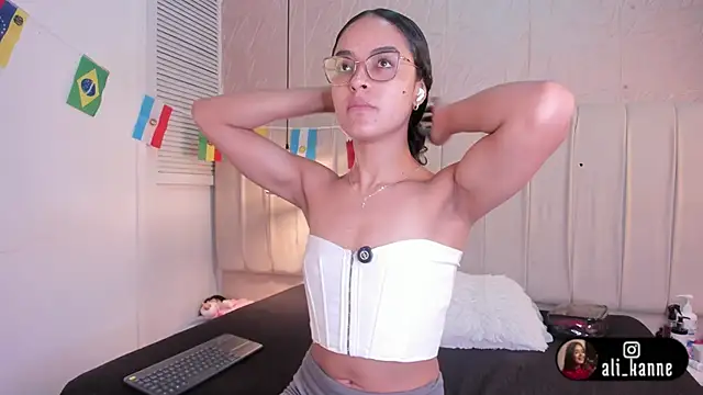 Snapshot of alizza_ chatting on 20, 6, 2026 alizza online show from 20, 6, 2026