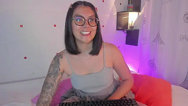Snapshot of LolaXXXperience chatting on 9, 9, 2025 LolaXXXperience online show from 9, 9, 2025