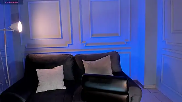 LucyWeiss  online show from 7, 11, 2025