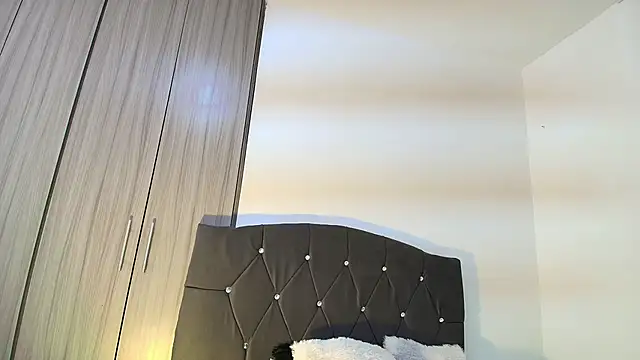 Ruby Whispers online show from 22, 11, 2025