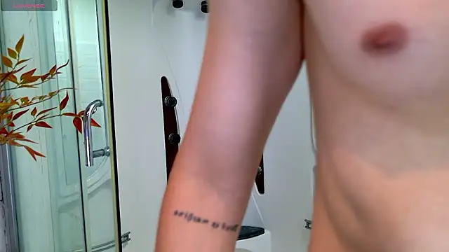 Snapshot of enzo_steel chatting on 1, 3, 2026 enzo steel online show from 1, 3, 2026