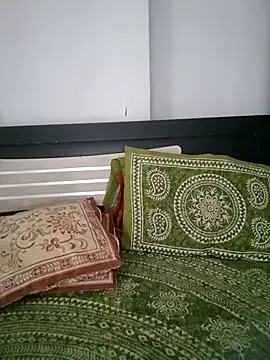 Deepa Sharma143 online show from 8, 10, 2025