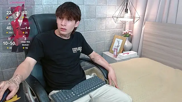 Snapshot of Iantwink18 chatting on 16, 9, 2025 Iantwink18 online show from 16, 9, 2025