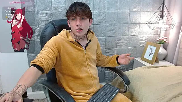 Snapshot of Iantwink18 chatting on 18, 9, 2025 Iantwink18 online show from 18, 9, 2025