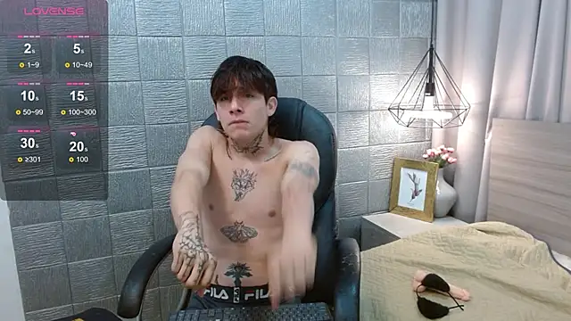 Snapshot of Iantwink18 chatting on 20, 9, 2025 Iantwink18 online show from 20, 9, 2025