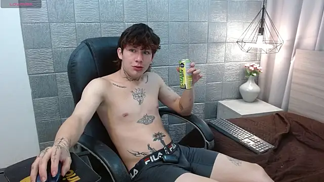 Snapshot of Iantwink18 chatting on 23, 9, 2025 Iantwink18 online show from 23, 9, 2025