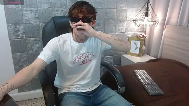 Snapshot of Iantwink18 chatting on 24, 9, 2025 Iantwink18 online show from 24, 9, 2025