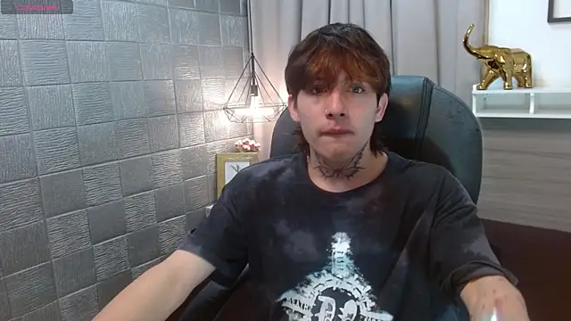 Snapshot of Iantwink18 chatting on 25, 9, 2025 Iantwink18 online show from 25, 9, 2025