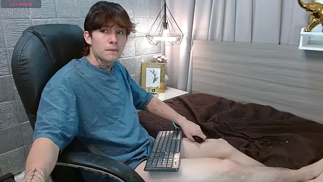 Snapshot of Iantwink18 chatting on 28, 9, 2025 Iantwink18 online show from 28, 9, 2025