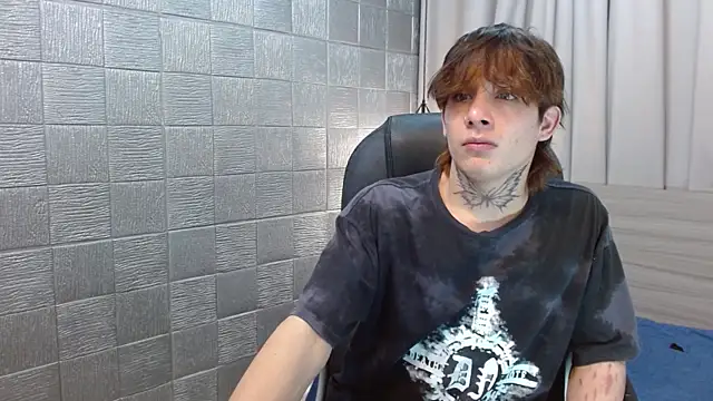 Snapshot of Iantwink18 chatting on 5, 10, 2025 Iantwink18 online show from 5, 10, 2025