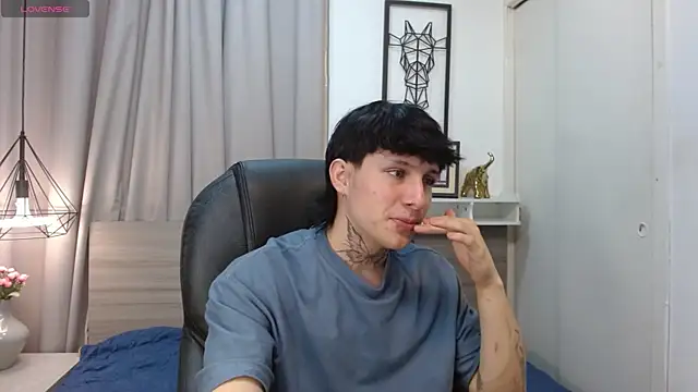 Snapshot of Iantwink18 chatting on 9, 10, 2025 Iantwink18 online show from 9, 10, 2025