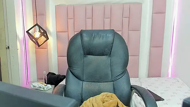 Snapshot of Iantwink18 chatting on 10, 10, 2025 Iantwink18 online show from 10, 10, 2025