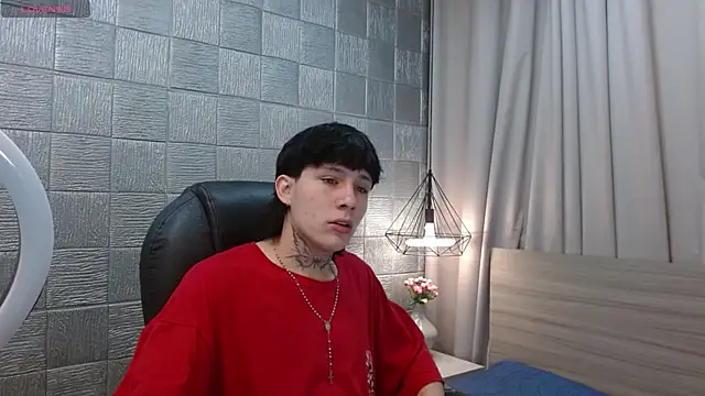 Snapshot of Iantwink18 chatting on 14, 10, 2025 Iantwink18 online show from 14, 10, 2025